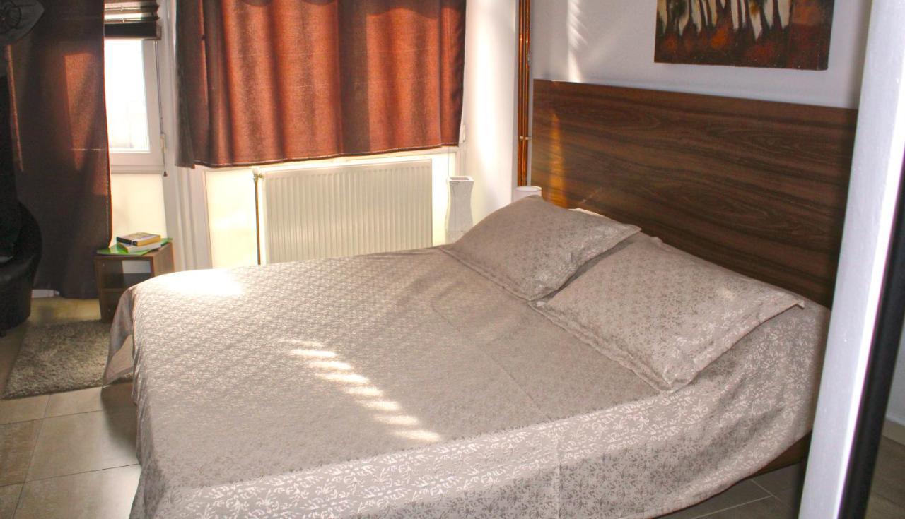 Hotel Kika Prishtine Bagian luar foto