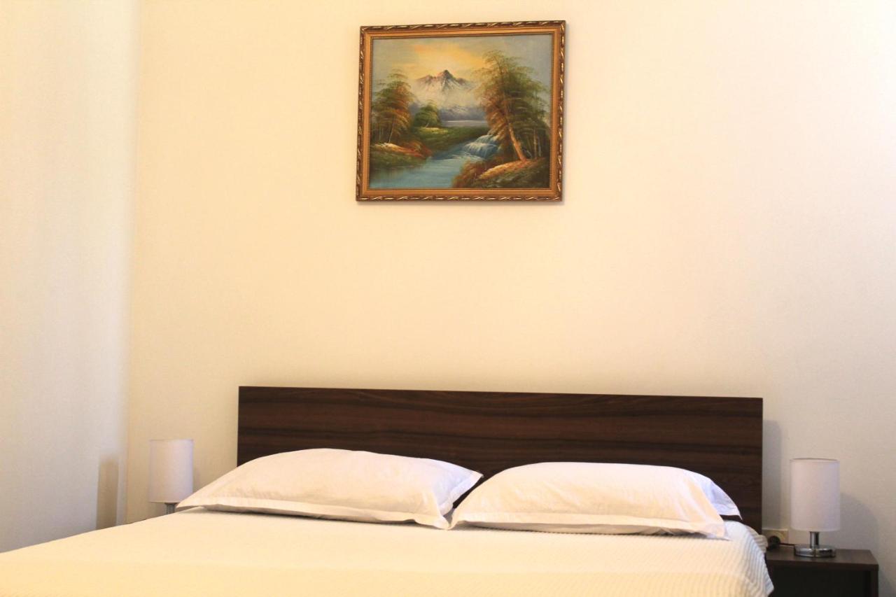 Hotel Kika Prishtine Bagian luar foto