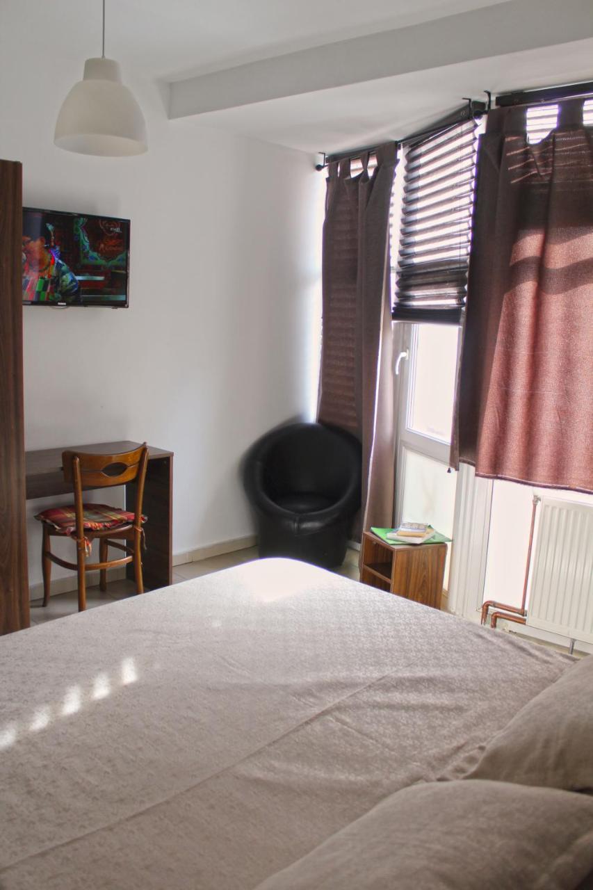 Hotel Kika Prishtine Bagian luar foto