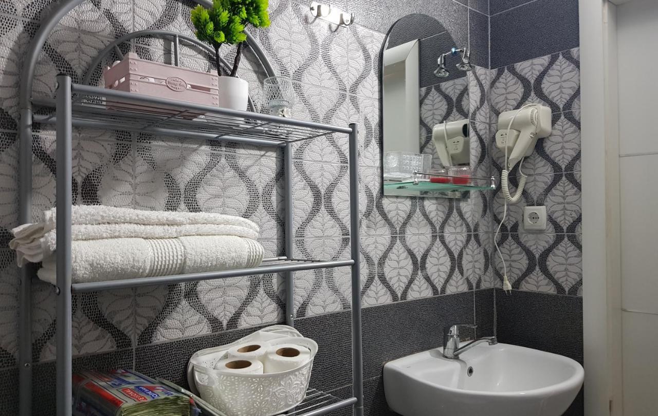 Hotel Kika Prishtine Bagian luar foto