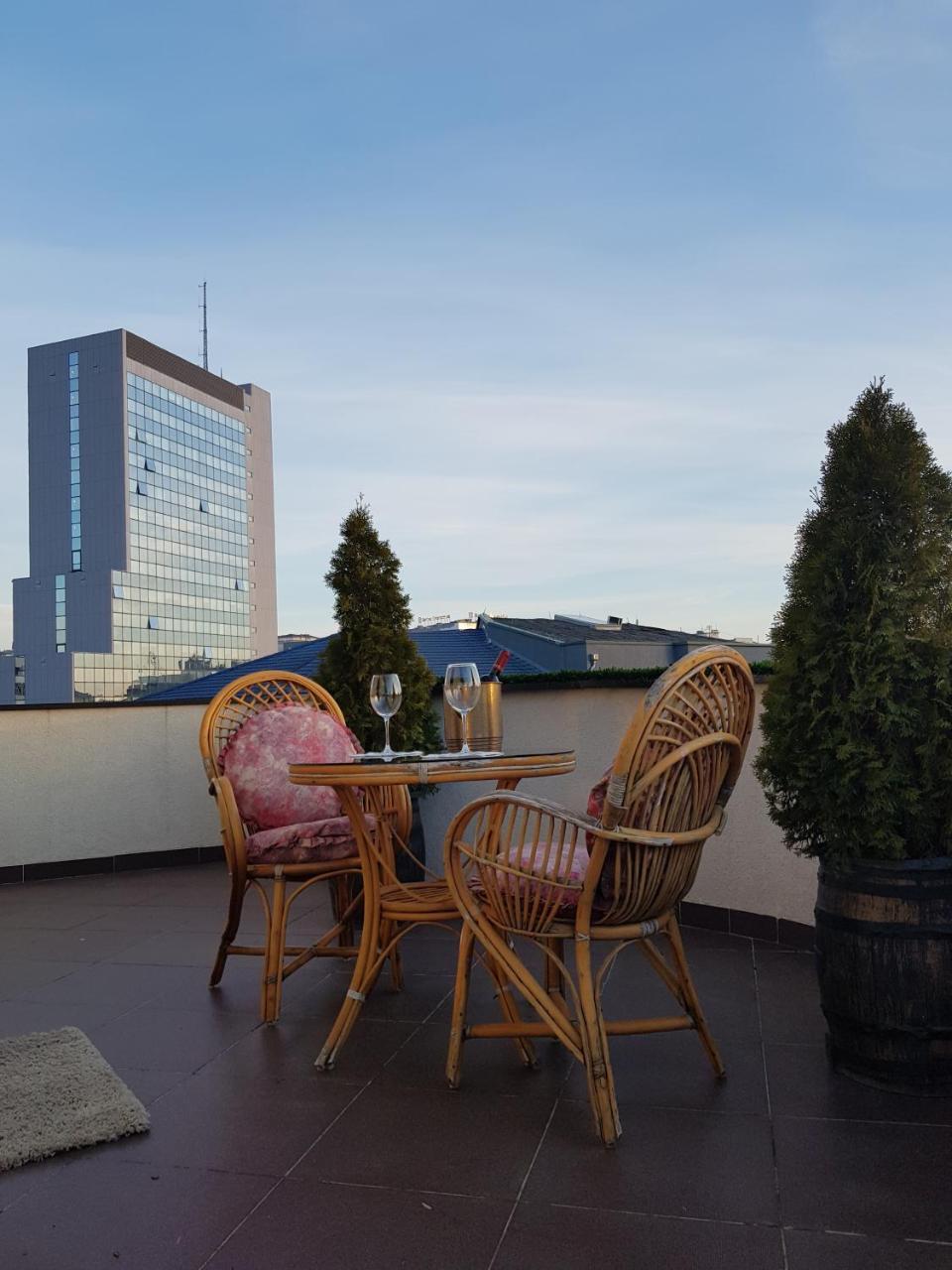 Hotel Kika Prishtine Bagian luar foto