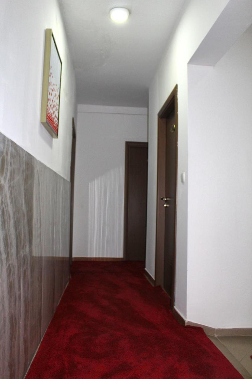 Hotel Kika Prishtine Bagian luar foto