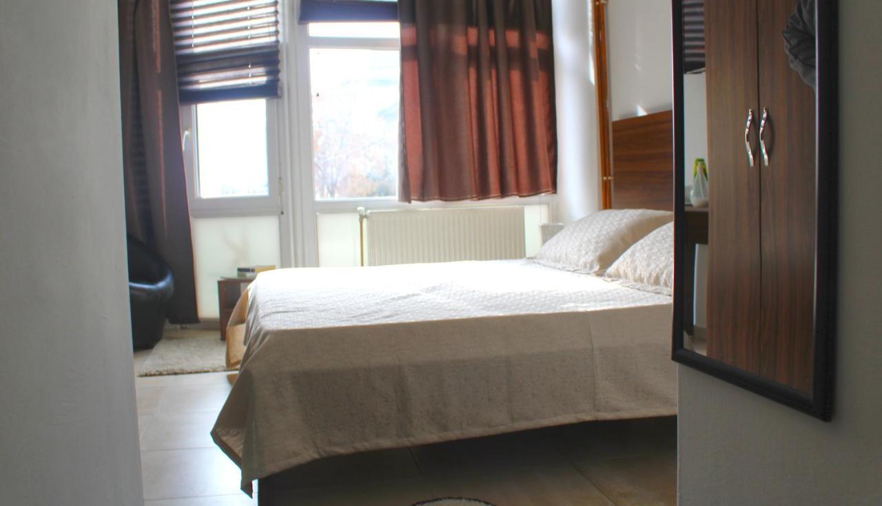 Hotel Kika Prishtine Bagian luar foto