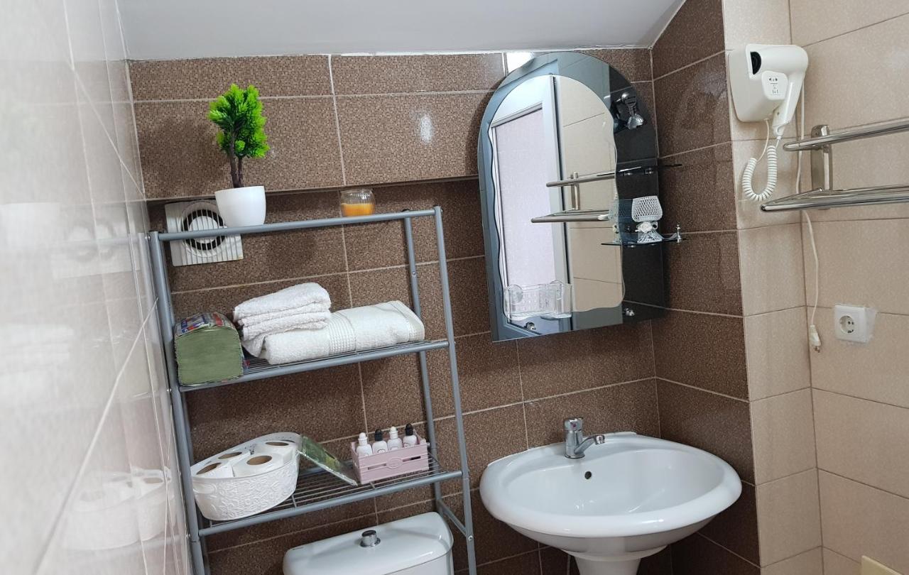 Hotel Kika Prishtine Bagian luar foto