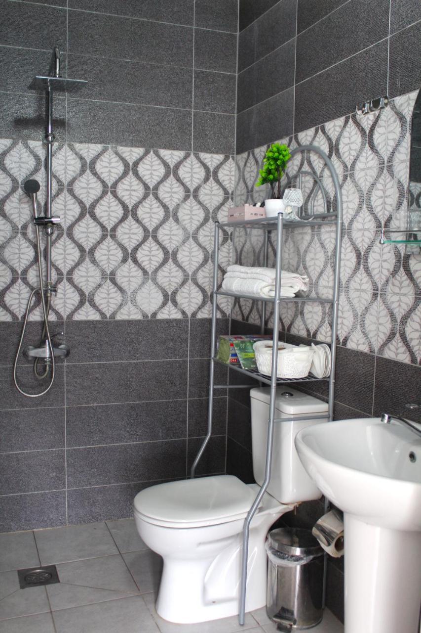 Hotel Kika Prishtine Bagian luar foto